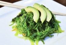 Brustkrebs-Prophylaxe für die Frau Algensalat