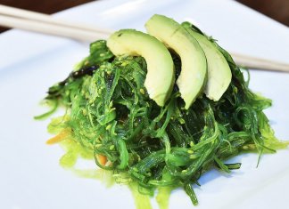 Brustkrebs-Prophylaxe für die Frau Algensalat